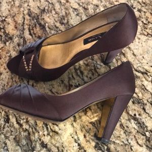 EUC Nina brown heels Size 8